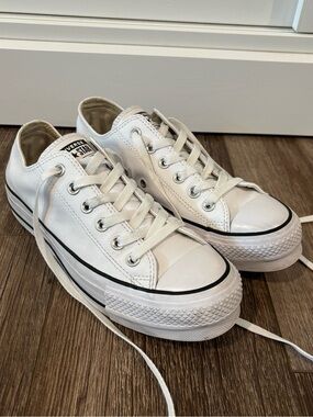 Converse Chuck Taylor All Star Low Top — White Leather Women's Sneakers size 8
